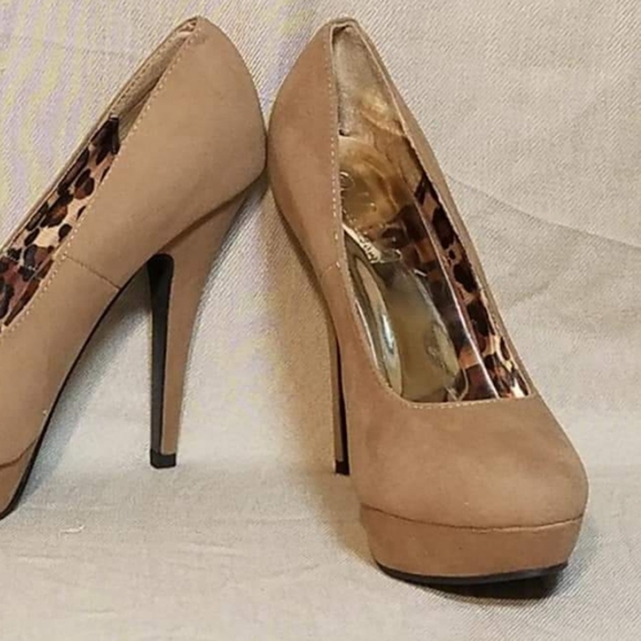 Heels - Picture 3 of 3